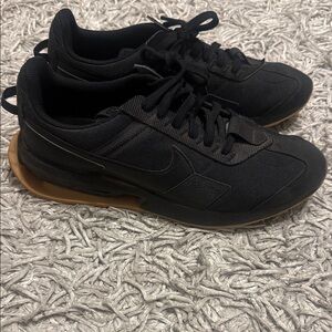 Nike Men's Black Sneakers with Gum Sole size 12